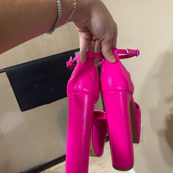 Heels - Picture 4 of 5